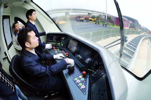 考火車司機(jī)必須是在職人員嗎？