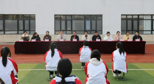 石家莊東華鐵路學(xué)?？瓦\(yùn)服務(wù)禮儀技能大賽