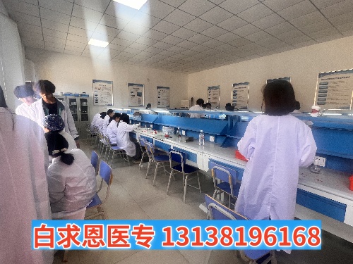 石家莊白求恩醫(yī)學(xué)中專學(xué)校多長時(shí)間放假一次？